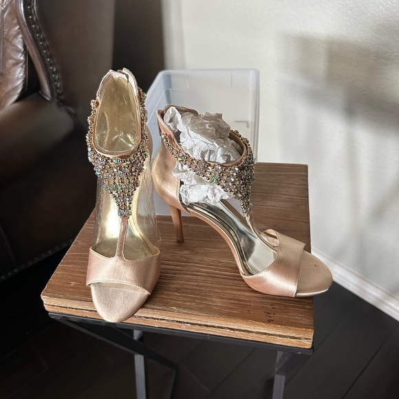 Gianni Bini Heels NEW - Picture 1 of 2